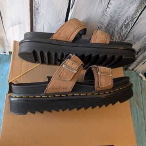 Dr. Martens Savannah Tan Sandals NWB W9 Unisex
